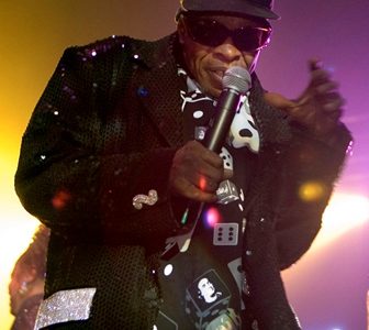 Sly Stone (1943-2025): San Sebastián, 2007 El 'funk' como psicodrama. Por Chema García [Escrito de jazz AKA El Rincón de Chema] [Junio de 2025] - Tomajazz - Sly Stone falleció el 9 de junio de 2025. En el Rincón de Chema un recuerdo para el cantante reviviendo su concierto en el Festival de Jazz de San Sebastián en 2007