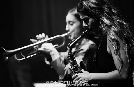 Invierno Femenino 2024-25 [I] Por Joan Cortès  [INSTANTZZ AKA Galería fotográfica AKA Fotoblog de jazz, impro… y algo más] - Tomajazz - Un clásico en Tomajazz son los repasos de temporada de Joan Cortès en imágenes en Instantzz. Esta vez es el turno de la primera parte del Invierno Femenino 2024-25. Con imágenes de Núria Andorrà, Rocío Garrido, Jordina Millà, Alba Careta y Aina López, Sophie Bernado, Ella Zirina, Federica Porello, Ariadna Torner, Sònia Sánchez, Felipa del Moreno