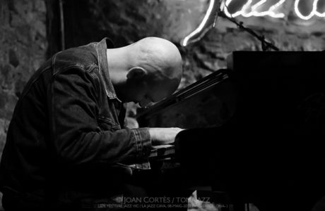 Shai Maestro “Pianíssim” (27è Festival Jazz Vic / La Jazz Cava, 08-mayo-2025, Vic -Barcelona-) [I]  Por Joan Cortès [INSTANTZZ AKA Galería fotográfica AKA Fotoblog de jazz, impro… y algo más] - Tomajazz - Shai Maestro “Pianíssim” inaugurió el 27è Festival Jazz Vic 2025, el 8 de mayo de 2025. Joan Cortès lo retrata en INSTANTZZ