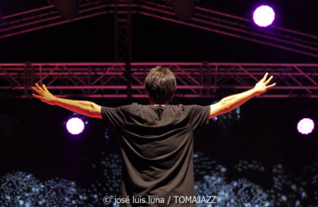 Alabaix Big Band (X A Jazz de Mar. Bossa Nova, Portocolom, Mallorca. 2025-07-05) Por José Luis Luna Rocafort [INSTANTZZ AKA Galería fotográfica AKA Fotoblog de jazz, impro… y algo más] - Tomajazz - Alabaix Big Band actuó en el X A Jazz de Mar en Portocolom, Mallorca, el 5 de julio de 2025. José Luis Luna Rocafort retrata en INSTANTZZ a la formación dirigida por Toni Vaquer