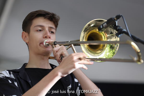 Bangbaduo (48 Festival de Jazz de Vitoria. 2025-07-12) Por José Luis Luna Rocafort [INSTANTZZ AKA Galería fotográfica AKA Fotoblog de jazz, impro… y algo más] - Tomajazz - Bangbaduo actuó en el 48 Festival de Jazz de Vitoria 2025. José Luis Luna Rocafort retrata en INSTANTZZ a Asier Gutiérrez, Marcos García