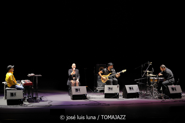 Juanfe Pérez (XI JazzEñe 2025. Teatro Victoria Eugenia, Donosti – San Sebastián. 2025-07-23) Por José Luis Luna Rocafort [INSTANTZZ AKA Galería fotográfica AKA Fotoblog de jazz, impro… y algo más] - Tomajazz - Juanfe Pérez actuó en el XI JazzEñe 2025 en San Sebastián. 2025-07-23) Por José Luis Luna Rocafort [INSTANTZZ AKA Galería fotográfica AKA Fotoblog de jazz, impro… y algo más]