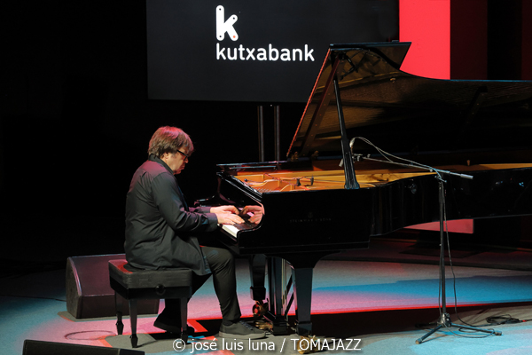 Sumrrá (48 Festival de Jazz de Vitoria. 2025-07-16) Por José Luis Luna Rocafort [INSTANTZZ AKA Galería fotográfica AKA Fotoblog de jazz, impro… y algo más] - Tomajazz - Sumrrá actuó en el 48 Festival de Jazz de Vitoria 2025. José Luis Luna Rocafort los retrata en INSTANTZZ. Actuaron Manuel Gutiérrez, Xacobe Martínez Antelo, LAR Legido