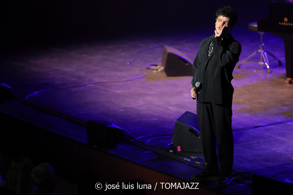 Jamie Cullum (60 Festival de Jazz de San Sebastián 2025. 2025-07-22) Por José Luis Luna Rocafort [INSTANTZZ AKA Galería fotográfica AKA Fotoblog de jazz, impro… y algo más] - Tomajazz