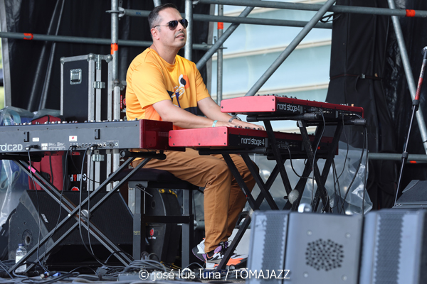 JazzyBIT (60 Festival de Jazz de San Sebastián 2025. 2025-07-24) Por José Luis Luna Rocafort [INSTANTZZ AKA Galería fotográfica AKA Fotoblog de jazz, impro… y algo más] - Tomajazz - JazzyBIT actuó en el 60 Festival de Jazz de San Sebastián 2025. José Luis Luna Rocafort lo retrata en INSTANTZZ. Actuaron Teodor Pop, Mihai Moldoveanu, Szabó Csongor-Zsolt