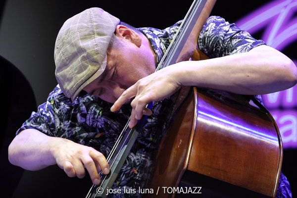 Álvaro Torres Trío (48 Festival de Jazz de Vitoria. 2025-07-15) Por José Luis Luna Rocafort [INSTANTZZ AKA Galería fotográfica AKA Fotoblog de jazz, impro… y algo más] - Tomajazz - Álvaro Torres Trío actuó en el 48 Festival de Jazz de Vitoria 2025. José Luis Luna Rocafort lo retrata en INSTANTZZ. Actuaron Álvaro Torres,