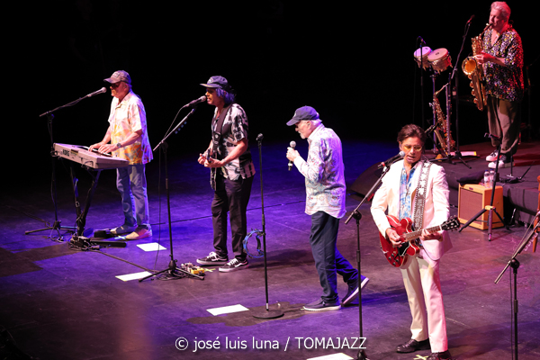 The Beach Boys (60 Festival de Jazz de San Sebastián 2025. 2025-07-23) Por José Luis Luna Rocafort [INSTANTZZ AKA Galería fotográfica AKA Fotoblog de jazz, impro… y algo más] - Tomajazz - The Beach Boys actuó en (60 Festival de Jazz de San Sebastián 2025. 2025-07-23) Por José Luis Luna Rocafort [INSTANTZZ