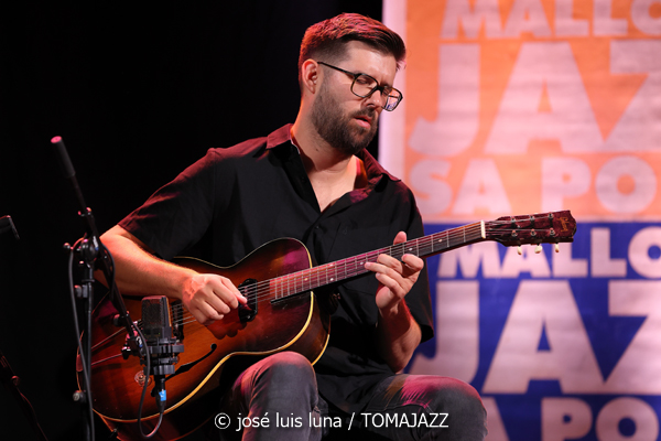 Marion Rampal (31 Mallorca Jazz Sa Poble 2025. Parc Can Cirera Prim. Sa Pobla, Mallorca. 2025-07-29) Por José Luis Luna Rocafort [INSTANTZZ AKA Galería fotográfica AKA Fotoblog de jazz, impro… y algo más] - Tomajazz - Marion Rampal actuó en 31 Mallorca Jazz Sa Poble, el 29 de julio de 2025. José Luis Luna Rocafort retrata el concierto en INSTANTZZ. Actuaron Marion Rampal, Matthis Pascaud: guitarra eléctrica, dirección Mathias Allamane: contrabajo Raphaël Chassin: batería Thibaut Gómez