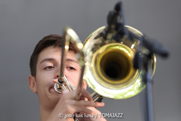 Bangbaduo (48 Festival de Jazz de Vitoria. 2025-07-12) Por José Luis Luna Rocafort [INSTANTZZ AKA Galería fotográfica AKA Fotoblog de jazz, impro… y algo más] - Tomajazz - Bangbaduo actuó en el 48 Festival de Jazz de Vitoria 2025. José Luis Luna Rocafort retrata en INSTANTZZ a Asier Gutiérrez, Marcos García