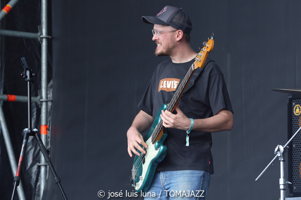 JazzyBIT (60 Festival de Jazz de San Sebastián 2025. 2025-07-24) Por José Luis Luna Rocafort [INSTANTZZ AKA Galería fotográfica AKA Fotoblog de jazz, impro… y algo más] - Tomajazz - JazzyBIT actuó en el 60 Festival de Jazz de San Sebastián 2025. José Luis Luna Rocafort lo retrata en INSTANTZZ. Actuaron Teodor Pop, Mihai Moldoveanu, Szabó Csongor-Zsolt