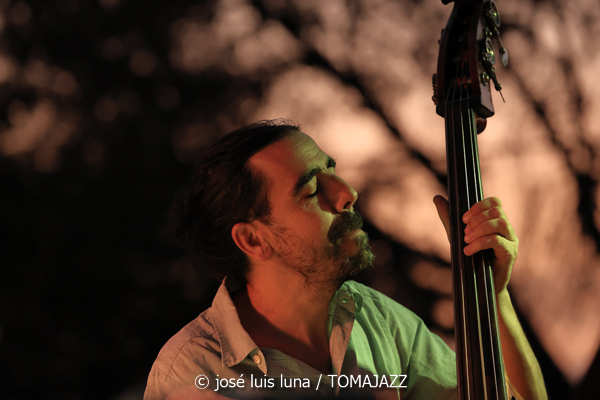 The Tenor 4tet (VII Jazz y Más. Studio Weil. Puerto de Andratx, Mallorca. 2025-07-09) Por José Luis Luna Rocafort [INSTANTZZ AKA Galería fotográfica AKA Fotoblog de jazz, impro… y algo más] - Tomajazz - The Tenor 4tet actuó en VII Jazz y Más en Puerto de Andratx, Mallorca, el 9 de julio de 2025. José Luis Luna Rocafort retrata el concierto en INSTANTZZ. Actuaron Chris Cheek, Marty Renzi, Javier Delgado, Jimmy Weinstein
