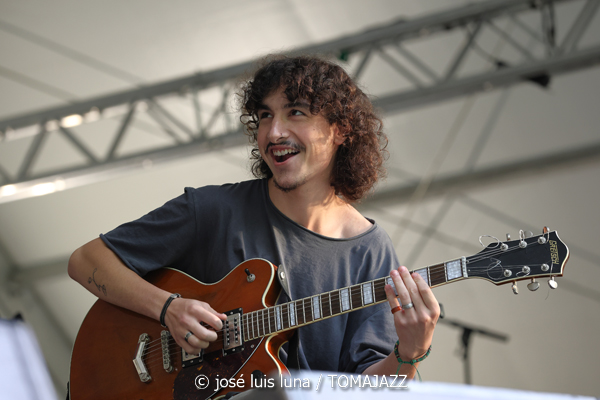 Bangbaduo (48 Festival de Jazz de Vitoria. 2025-07-12) Por José Luis Luna Rocafort [INSTANTZZ AKA Galería fotográfica AKA Fotoblog de jazz, impro… y algo más] - Tomajazz - Bangbaduo actuó en el 48 Festival de Jazz de Vitoria 2025. José Luis Luna Rocafort retrata en INSTANTZZ a Asier Gutiérrez, Marcos García