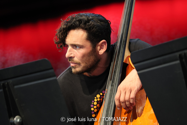 Clasijazz Big Band Orchestra: Charles Mingus Epitaph (48 Festival de Jazz de Vitoria. 2025-07-16) Por José Luis Luna Rocafort [INSTANTZZ AKA Galería fotográfica AKA Fotoblog de jazz, impro… y algo más] - Tomajazz - Clasijazz Big Band Orchestra interpretó Epitaph de Charles en el 48 Festival de Jazz de Vitoria de 2025-07-16) Por José Luis Luna Rocafort [INSTANTZZ