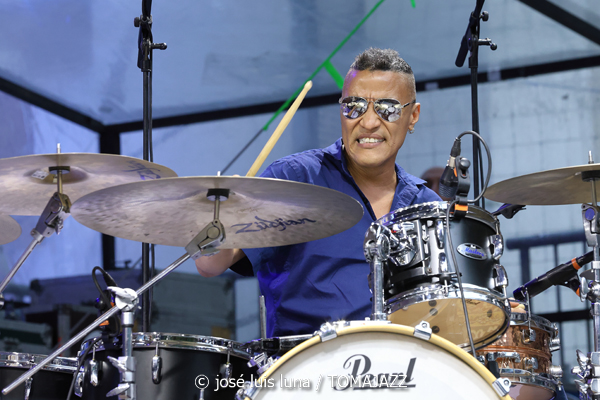 Steve Coleman & Five Elements (60 Festival de Jazz de San Sebastián 2025. 2025-07-24) Por José Luis Luna Rocafort [INSTANTZZ AKA Galería fotográfica AKA Fotoblog de jazz, impro… y algo más] - Tomajazz - Steve Coleman & Five Elements actuó en el 60 Festival de Jazz de San Sebastián 2025. José Luis Luna Rocafort lo retrata en INSTANTZZ. Actuaron Steve Coleman, Jonathan Finlayson, Rich Brown, Sean Rickman