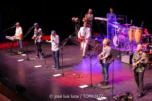 The Beach Boys (60 Festival de Jazz de San Sebastián 2025. 2025-07-23) Por José Luis Luna Rocafort [INSTANTZZ AKA Galería fotográfica AKA Fotoblog de jazz, impro… y algo más] - Tomajazz - The Beach Boys actuó en (60 Festival de Jazz de San Sebastián 2025. 2025-07-23) Por José Luis Luna Rocafort [INSTANTZZ