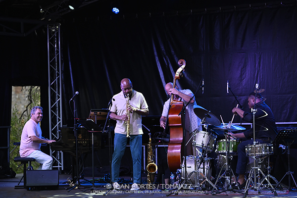 Branford Marsalis 4t (Tres dies de Jazz /Can Reon, 2025-07-09 / Tiana -Barcelona-) Por Joan Cortès [INSTANTZZ AKA Galería fotográfica AKA Fotoblog de jazz, impro… y algo más] - Tomajazz