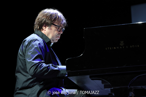 Sumrrá (48 Festival de Jazz de Vitoria. 2025-07-16) Por José Luis Luna Rocafort [INSTANTZZ AKA Galería fotográfica AKA Fotoblog de jazz, impro… y algo más] - Tomajazz - Sumrrá actuó en el 48 Festival de Jazz de Vitoria 2025. José Luis Luna Rocafort los retrata en INSTANTZZ. Actuaron Manuel Gutiérrez, Xacobe Martínez Antelo, LAR Legido