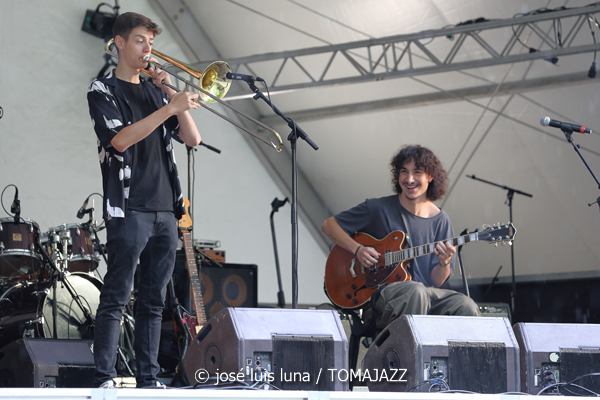 Bangbaduo (48 Festival de Jazz de Vitoria. 2025-07-12) Por José Luis Luna Rocafort [INSTANTZZ AKA Galería fotográfica AKA Fotoblog de jazz, impro… y algo más] - Tomajazz - Bangbaduo actuó en el 48 Festival de Jazz de Vitoria 2025. José Luis Luna Rocafort retrata en INSTANTZZ a Asier Gutiérrez, Marcos García