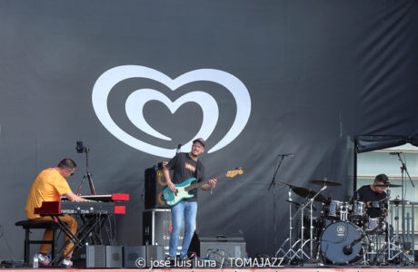 JazzyBIT (60 Festival de Jazz de San Sebastián 2025. 2025-07-24) Por José Luis Luna Rocafort [INSTANTZZ AKA Galería fotográfica AKA Fotoblog de jazz, impro… y algo más] - Tomajazz - JazzyBIT actuó en el 60 Festival de Jazz de San Sebastián 2025. José Luis Luna Rocafort lo retrata en INSTANTZZ. Actuaron Teodor Pop, Mihai Moldoveanu, Szabó Csongor-Zsolt