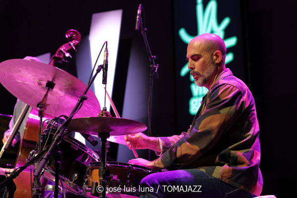 Move (48 Festival de Jazz de Vitoria. 2025-07-14) Por José Luis Luna Rocafort [INSTANTZZ AKA Galería fotográfica AKA Fotoblog de jazz, impro… y algo más] - Tomajazz - El cuarteto Move actuó en el 48 Festival de Jazz de Vitoria 2025. José Luis Luna Rocafort retrata la actuación en INSTANTZZ. Actuaron