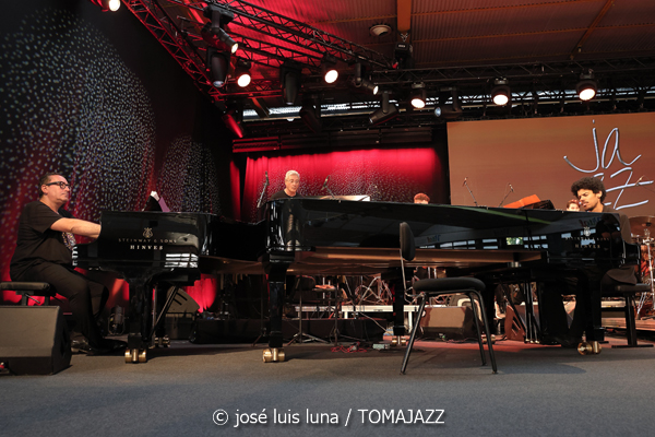 Clasijazz Big Band Orchestra: Charles Mingus Epitaph (48 Festival de Jazz de Vitoria. 2025-07-16) Por José Luis Luna Rocafort [INSTANTZZ AKA Galería fotográfica AKA Fotoblog de jazz, impro… y algo más] - Tomajazz - Clasijazz Big Band Orchestra interpretó Epitaph de Charles en el 48 Festival de Jazz de Vitoria de 2025-07-16) Por José Luis Luna Rocafort [INSTANTZZ