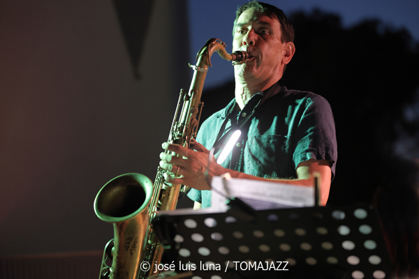 The Tenor 4tet (VII Jazz y Más. Studio Weil. Puerto de Andratx, Mallorca. 2025-07-09) Por José Luis Luna Rocafort [INSTANTZZ AKA Galería fotográfica AKA Fotoblog de jazz, impro… y algo más] - Tomajazz - The Tenor 4tet actuó en VII Jazz y Más en Puerto de Andratx, Mallorca, el 9 de julio de 2025. José Luis Luna Rocafort retrata el concierto en INSTANTZZ. Actuaron Chris Cheek, Marty Renzi, Javier Delgado, Jimmy Weinstein