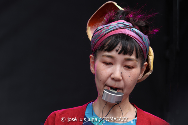 Minyo Crusaders (60 Festival de Jazz de San Sebastián 2025. 2025-07-23) Por José Luis Luna Rocafort [INSTANTZZ AKA Galería fotográfica AKA Fotoblog de jazz, impro… y algo más] - Tomajazz - Minyo Crusaders actuó en el 60 Festival de Jazz de San Sebastián 2025. José Luis Luna Rocafort lo retrata en INSTANTZZ. Actuaron Katsumi Tanaka, Moe, Freddy Tsukamoto, Koichiro Osawa, Mutsumi Kobayashi, Sonoo, Naoya Madokoro, Yusuke "Peach" Noguchi, Toshio "Digi" Fujino