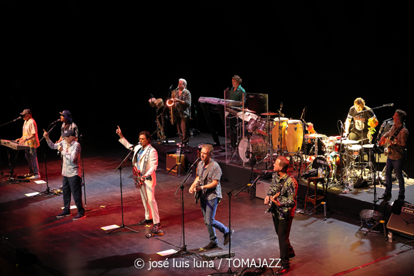 The Beach Boys (60 Festival de Jazz de San Sebastián 2025. 2025-07-23) Por José Luis Luna Rocafort [INSTANTZZ AKA Galería fotográfica AKA Fotoblog de jazz, impro… y algo más] - Tomajazz - The Beach Boys actuó en (60 Festival de Jazz de San Sebastián 2025. 2025-07-23) Por José Luis Luna Rocafort [INSTANTZZ