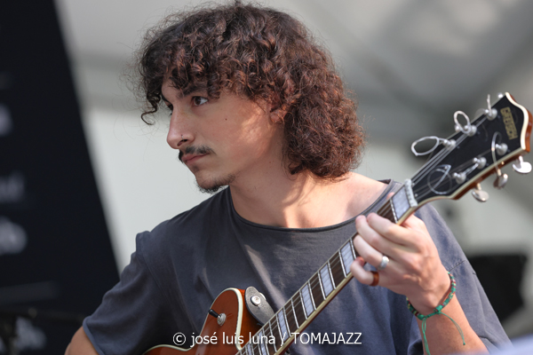 Bangbaduo (48 Festival de Jazz de Vitoria. 2025-07-12) Por José Luis Luna Rocafort [INSTANTZZ AKA Galería fotográfica AKA Fotoblog de jazz, impro… y algo más] - Tomajazz - Bangbaduo actuó en el 48 Festival de Jazz de Vitoria 2025. José Luis Luna Rocafort retrata en INSTANTZZ a Asier Gutiérrez, Marcos García