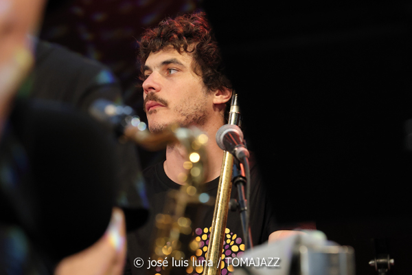 Clasijazz Big Band Orchestra: Charles Mingus Epitaph (48 Festival de Jazz de Vitoria. 2025-07-16) Por José Luis Luna Rocafort [INSTANTZZ AKA Galería fotográfica AKA Fotoblog de jazz, impro… y algo más] - Tomajazz - Clasijazz Big Band Orchestra interpretó Epitaph de Charles en el 48 Festival de Jazz de Vitoria de 2025-07-16) Por José Luis Luna Rocafort [INSTANTZZ