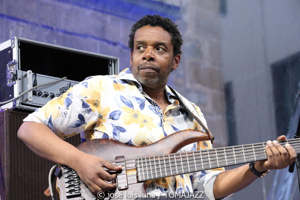 Steve Coleman & Five Elements (60 Festival de Jazz de San Sebastián 2025. 2025-07-24) Por José Luis Luna Rocafort [INSTANTZZ AKA Galería fotográfica AKA Fotoblog de jazz, impro… y algo más] - Tomajazz - Steve Coleman & Five Elements actuó en el 60 Festival de Jazz de San Sebastián 2025. José Luis Luna Rocafort lo retrata en INSTANTZZ. Actuaron Steve Coleman, Jonathan Finlayson, Rich Brown, Sean Rickman