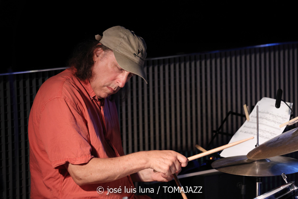 The Tenor 4tet (VII Jazz y Más. Studio Weil. Puerto de Andratx, Mallorca. 2025-07-09) Por José Luis Luna Rocafort [INSTANTZZ AKA Galería fotográfica AKA Fotoblog de jazz, impro… y algo más] - Tomajazz - The Tenor 4tet actuó en VII Jazz y Más en Puerto de Andratx, Mallorca, el 9 de julio de 2025. José Luis Luna Rocafort retrata el concierto en INSTANTZZ. Actuaron Chris Cheek, Marty Renzi, Javier Delgado, Jimmy Weinstein