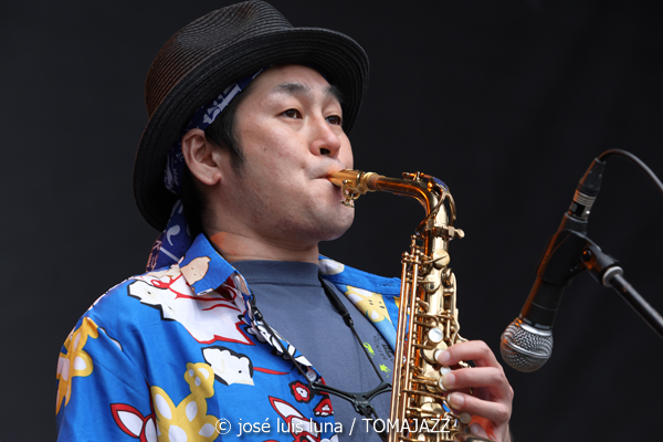 Minyo Crusaders (60 Festival de Jazz de San Sebastián 2025. 2025-07-23) Por José Luis Luna Rocafort [INSTANTZZ AKA Galería fotográfica AKA Fotoblog de jazz, impro… y algo más] - Tomajazz - Minyo Crusaders actuó en el 60 Festival de Jazz de San Sebastián 2025. José Luis Luna Rocafort lo retrata en INSTANTZZ. Actuaron Katsumi Tanaka, Moe, Freddy Tsukamoto, Koichiro Osawa, Mutsumi Kobayashi, Sonoo, Naoya Madokoro, Yusuke "Peach" Noguchi, Toshio "Digi" Fujino