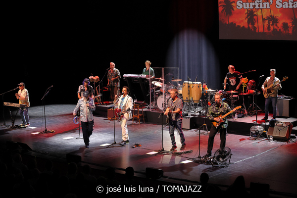 The Beach Boys (60 Festival de Jazz de San Sebastián 2025. 2025-07-23) Por José Luis Luna Rocafort [INSTANTZZ AKA Galería fotográfica AKA Fotoblog de jazz, impro… y algo más] - Tomajazz - The Beach Boys actuó en (60 Festival de Jazz de San Sebastián 2025. 2025-07-23) Por José Luis Luna Rocafort [INSTANTZZ