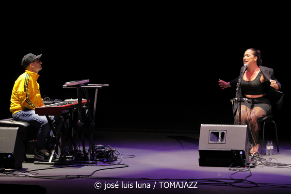 Juanfe Pérez (XI JazzEñe 2025. Teatro Victoria Eugenia, Donosti – San Sebastián. 2025-07-23) Por José Luis Luna Rocafort [INSTANTZZ AKA Galería fotográfica AKA Fotoblog de jazz, impro… y algo más] - Tomajazz - Juanfe Pérez actuó en el XI JazzEñe 2025 en San Sebastián. José Luis Luna Rocafort lo retrata en INSTANTZZ. Actuaron Juanfe Pérez, David Sancho, Kike Terrón, Alicia Morales