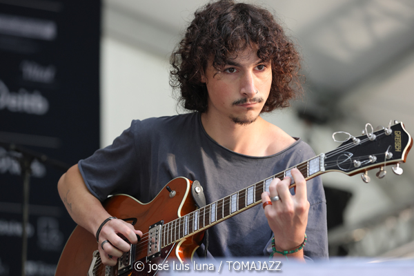 Bangbaduo (48 Festival de Jazz de Vitoria. 2025-07-12) Por José Luis Luna Rocafort [INSTANTZZ AKA Galería fotográfica AKA Fotoblog de jazz, impro… y algo más] - Tomajazz - Bangbaduo actuó en el 48 Festival de Jazz de Vitoria 2025. José Luis Luna Rocafort retrata en INSTANTZZ a Asier Gutiérrez, Marcos García