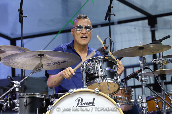 Steve Coleman & Five Elements (60 Festival de Jazz de San Sebastián 2025. 2025-07-24) Por José Luis Luna Rocafort [INSTANTZZ AKA Galería fotográfica AKA Fotoblog de jazz, impro… y algo más] - Tomajazz - Steve Coleman & Five Elements actuó en el 60 Festival de Jazz de San Sebastián 2025. José Luis Luna Rocafort lo retrata en INSTANTZZ. Actuaron Steve Coleman, Jonathan Finlayson, Rich Brown, Sean Rickman