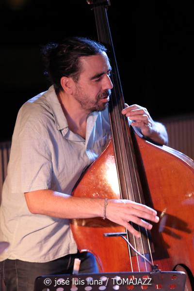 The Tenor 4tet (VII Jazz y Más. Studio Weil. Puerto de Andratx, Mallorca. 2025-07-09) Por José Luis Luna Rocafort [INSTANTZZ AKA Galería fotográfica AKA Fotoblog de jazz, impro… y algo más] - Tomajazz - The Tenor 4tet actuó en VII Jazz y Más en Puerto de Andratx, Mallorca, el 9 de julio de 2025. José Luis Luna Rocafort retrata el concierto en INSTANTZZ. Actuaron Chris Cheek, Marty Renzi, Javier Delgado, Jimmy Weinstein