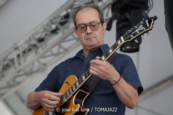 Combo Escuela de Música Luis Aramburu (48 Festival de Jazz de Vitoria. 2025-07-12) Por José Luis Luna Rocafort [INSTANTZZ AKA Galería fotográfica AKA Fotoblog de jazz, impro… y algo más] - Tomajazz - Combo Escuela de Música Luis Aramburu actuó en el 48 Festival de Jazz de Vitoria 2025. José Luis Luna Rocafort los retrata en INSTANTZZ. Actuaron Luis Larrubia, Iñigo Perea, Javier Guevara, Mikel Aguirrezabal, Jordo Tortosa