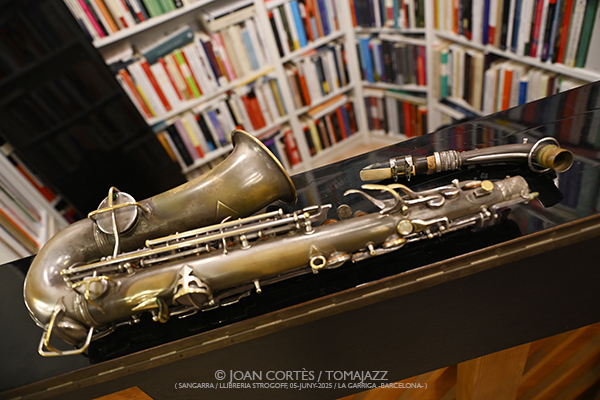 David Mengual Maitia (Sangarra / Llibreria Strogoff, 2025-06-05 / La Garriga -Barcelona-) Por Joan Cortès [INSTANTZZ AKA Galería fotográfica AKA Fotoblog de jazz, impro… y algo más] - Tomajazz - David Mengual Maitia actuó en Llibreria Strogoff en La Garriga, el 5 de junio de 2025. Joan Cortès lo retrata en INSTANTZZ. Actuaron