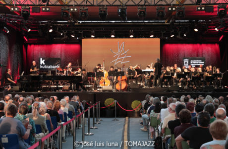 Clasijazz Big Band Orchestra: Charles Mingus Epitaph (48 Festival de Jazz de Vitoria. 2025-07-16) Por José Luis Luna Rocafort [INSTANTZZ AKA Galería fotográfica AKA Fotoblog de jazz, impro… y algo más] - Tomajazz - Clasijazz Big Band Orchestra interpretó Epitaph de Charles en el 48 Festival de Jazz de Vitoria de 2025-07-16) Por José Luis Luna Rocafort [INSTANTZZ