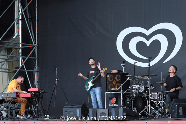 JazzyBIT (60 Festival de Jazz de San Sebastián 2025. 2025-07-24) Por José Luis Luna Rocafort [INSTANTZZ AKA Galería fotográfica AKA Fotoblog de jazz, impro… y algo más] - Tomajazz - JazzyBIT actuó en el 60 Festival de Jazz de San Sebastián 2025. José Luis Luna Rocafort lo retrata en INSTANTZZ. Actuaron Teodor Pop, Mihai Moldoveanu, Szabó Csongor-Zsolt