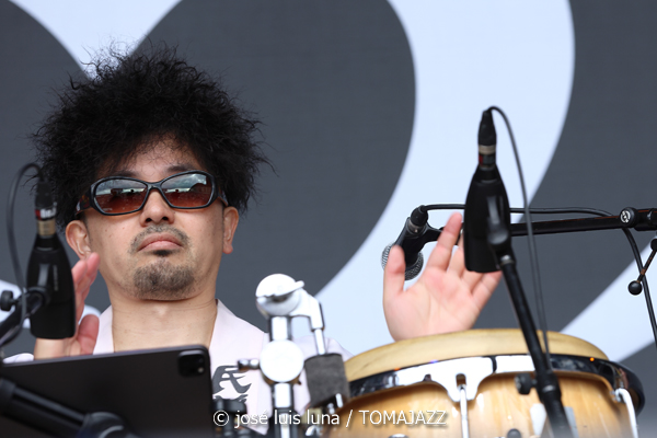 Minyo Crusaders (60 Festival de Jazz de San Sebastián 2025. 2025-07-23) Por José Luis Luna Rocafort [INSTANTZZ AKA Galería fotográfica AKA Fotoblog de jazz, impro… y algo más] - Tomajazz - Minyo Crusaders actuó en el 60 Festival de Jazz de San Sebastián 2025. José Luis Luna Rocafort lo retrata en INSTANTZZ. Actuaron Katsumi Tanaka, Moe, Freddy Tsukamoto, Koichiro Osawa, Mutsumi Kobayashi, Sonoo, Naoya Madokoro, Yusuke "Peach" Noguchi, Toshio "Digi" Fujino