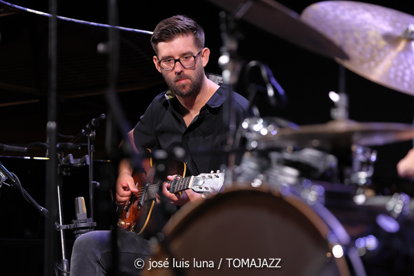 Marion Rampal (31 Mallorca Jazz Sa Poble 2025. Parc Can Cirera Prim. Sa Pobla, Mallorca. 2025-07-29) Por José Luis Luna Rocafort [INSTANTZZ AKA Galería fotográfica AKA Fotoblog de jazz, impro… y algo más] - Tomajazz - Marion Rampal actuó en 31 Mallorca Jazz Sa Poble, el 29 de julio de 2025. José Luis Luna Rocafort retrata el concierto en INSTANTZZ. Actuaron Marion Rampal, Matthis Pascaud: guitarra eléctrica, dirección Mathias Allamane: contrabajo Raphaël Chassin: batería Thibaut Gómez