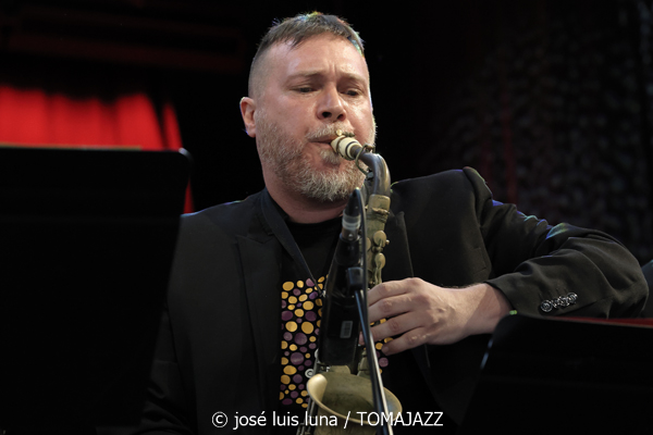 Clasijazz Big Band Orchestra: Charles Mingus Epitaph (48 Festival de Jazz de Vitoria. 2025-07-16) Por José Luis Luna Rocafort [INSTANTZZ AKA Galería fotográfica AKA Fotoblog de jazz, impro… y algo más] - Tomajazz - Clasijazz Big Band Orchestra interpretó Epitaph de Charles en el 48 Festival de Jazz de Vitoria de 2025-07-16) Por José Luis Luna Rocafort [INSTANTZZ