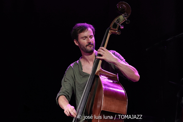 Daahoud Salim Quintet (31 Mallorca Jazz Sa Poble 2025. Parc Can Cirera Prim. Sa Pobla, Mallorca. 2025-08-05) Por José Luis Luna Rocafort [INSTANTZZ AKA Galería fotográfica AKA Fotoblog de jazz, impro… y algo más] - Tomajazz - Daahoud Salim Quintet actuó en el 31 Mallorca Jazz Sa Poble 2025. José Luis Luna Rocafort lo retrata en INSTANTZZ. Actuaron Daahoud Salim, Bruno Calvo, Tomeu Garcías, Hendrik Müller, Andreu Pitarch