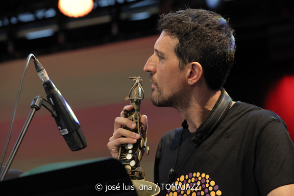 Clasijazz Big Band Orchestra: Charles Mingus Epitaph (48 Festival de Jazz de Vitoria. 2025-07-16) Por José Luis Luna Rocafort [INSTANTZZ AKA Galería fotográfica AKA Fotoblog de jazz, impro… y algo más] - Tomajazz - Clasijazz Big Band Orchestra interpretó Epitaph de Charles en el 48 Festival de Jazz de Vitoria de 2025-07-16) Por José Luis Luna Rocafort [INSTANTZZ