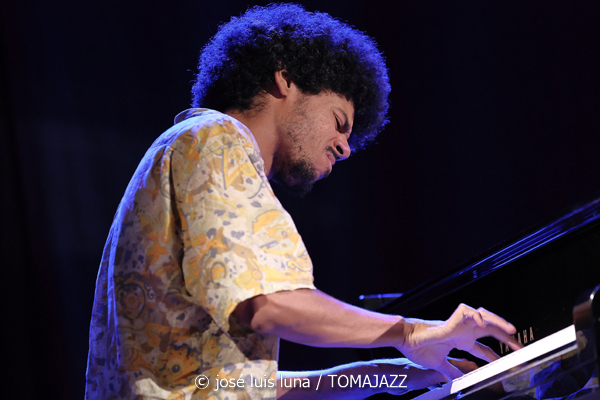 Daahoud Salim Quintet (31 Mallorca Jazz Sa Poble 2025. Parc Can Cirera Prim. Sa Pobla, Mallorca. 2025-08-05) Por José Luis Luna Rocafort [INSTANTZZ AKA Galería fotográfica AKA Fotoblog de jazz, impro… y algo más] - Tomajazz - Daahoud Salim Quintet actuó en el 31 Mallorca Jazz Sa Poble 2025. José Luis Luna Rocafort lo retrata en INSTANTZZ. Actuaron Daahoud Salim, Bruno Calvo, Tomeu Garcías, Hendrik Müller, Andreu Pitarch