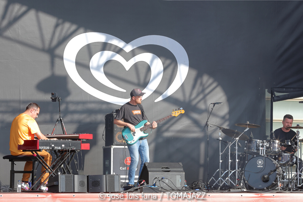 JazzyBIT (60 Festival de Jazz de San Sebastián 2025. 2025-07-24) Por José Luis Luna Rocafort [INSTANTZZ AKA Galería fotográfica AKA Fotoblog de jazz, impro… y algo más] - Tomajazz - JazzyBIT actuó en el 60 Festival de Jazz de San Sebastián 2025. José Luis Luna Rocafort lo retrata en INSTANTZZ. Actuaron Teodor Pop, Mihai Moldoveanu, Szabó Csongor-Zsolt