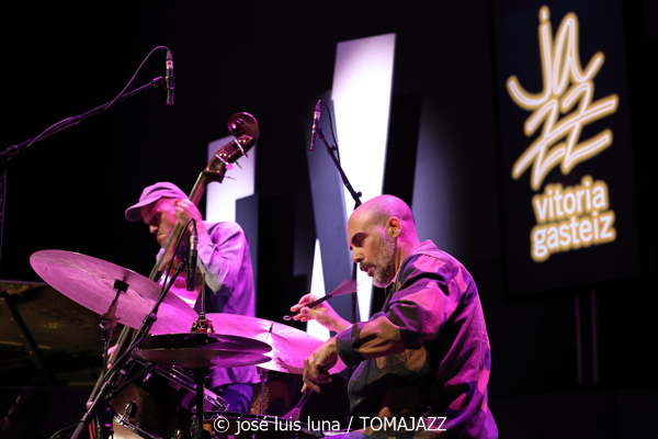 Move (48 Festival de Jazz de Vitoria. 2025-07-14) Por José Luis Luna Rocafort [INSTANTZZ AKA Galería fotográfica AKA Fotoblog de jazz, impro… y algo más] - Tomajazz - El cuarteto Move actuó en el 48 Festival de Jazz de Vitoria 2025. José Luis Luna Rocafort retrata la actuación en INSTANTZZ. Actuaron